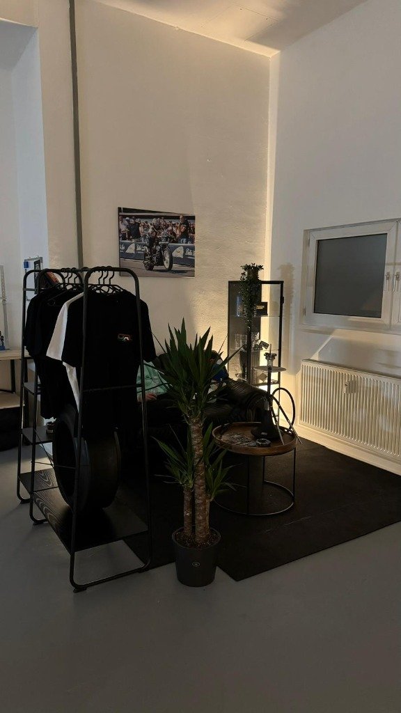 Workshop Lounge & Merch Bereich
